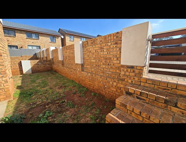 2 BEDROOM SECTIONAL TITLE FOR SALE IN NORTON SMALL FARMS